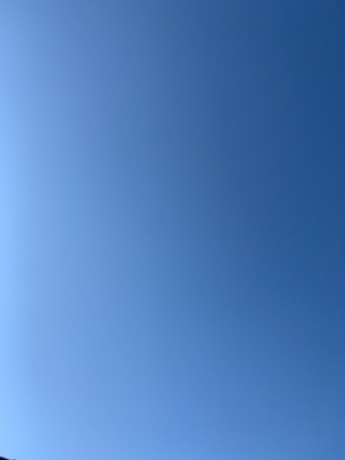 雲ひとつない冬の青空🈳❣️