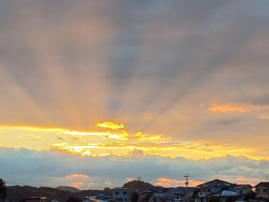 雲もくもく部(*^^*)•*¨*•.¸¸☆夕方5時5分❣️