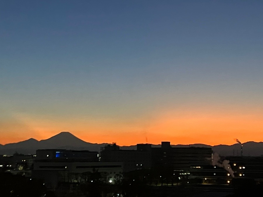 １２月３日　夕暮れの富士山