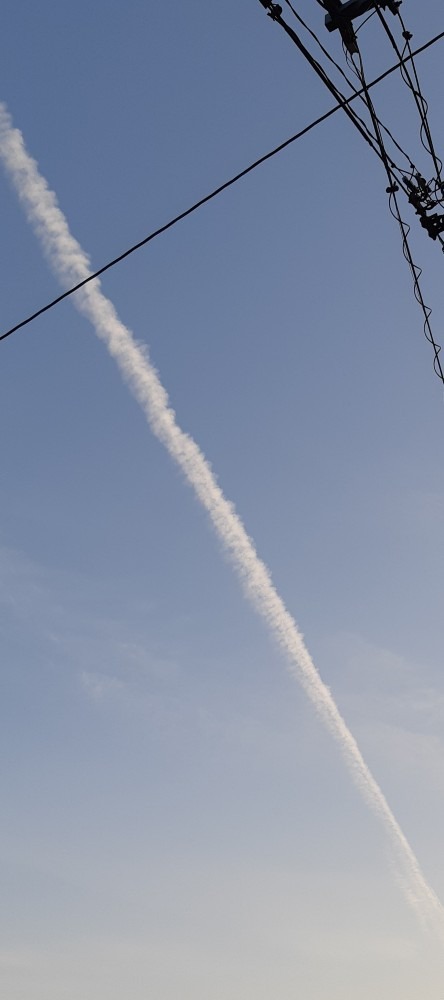 飛行機雲　