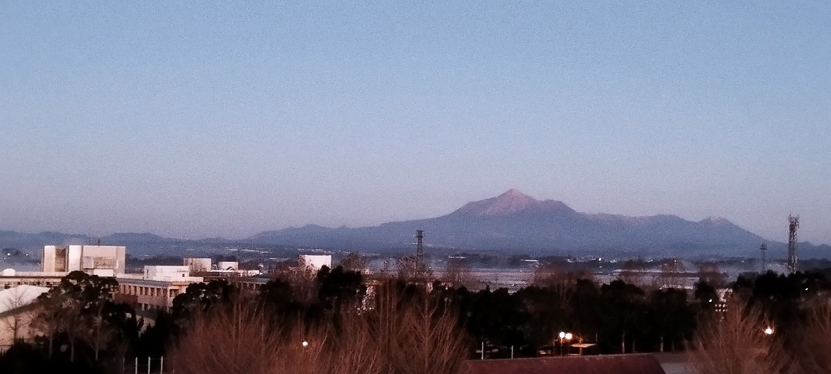 都城市（2022/12/26）今日の霧島😌↗️（西の空）