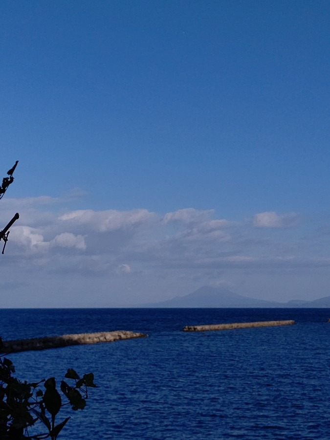 今朝の桜島🌋ブルーの中💙