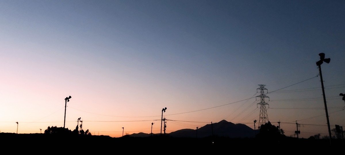 都城市（2023/1/8）夕暮れ時の霧島山⛰️とお茶畑