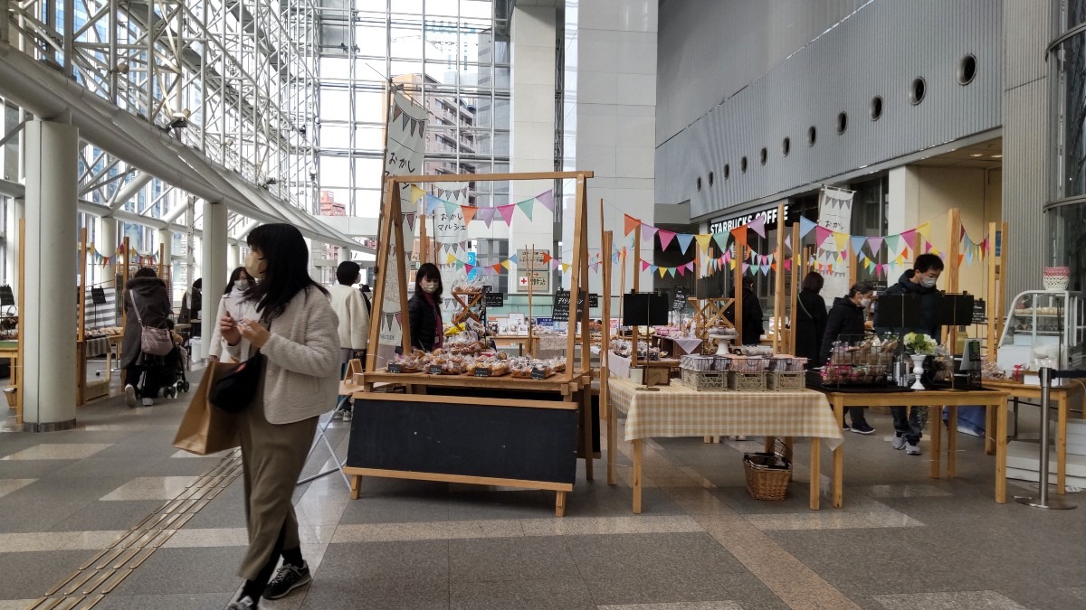 仙台駅の、お菓子のマルシェ