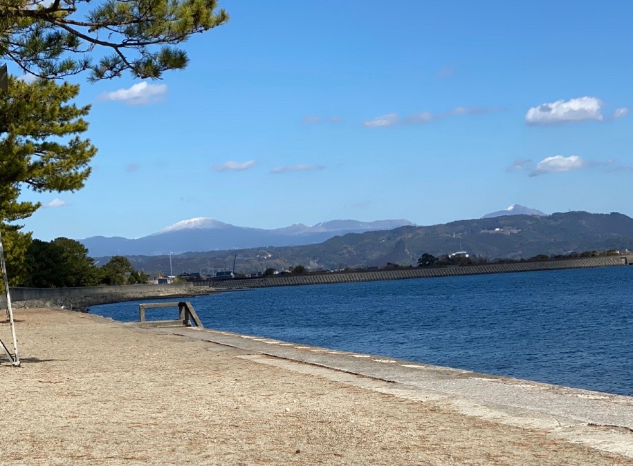 霧島連山の雪山です