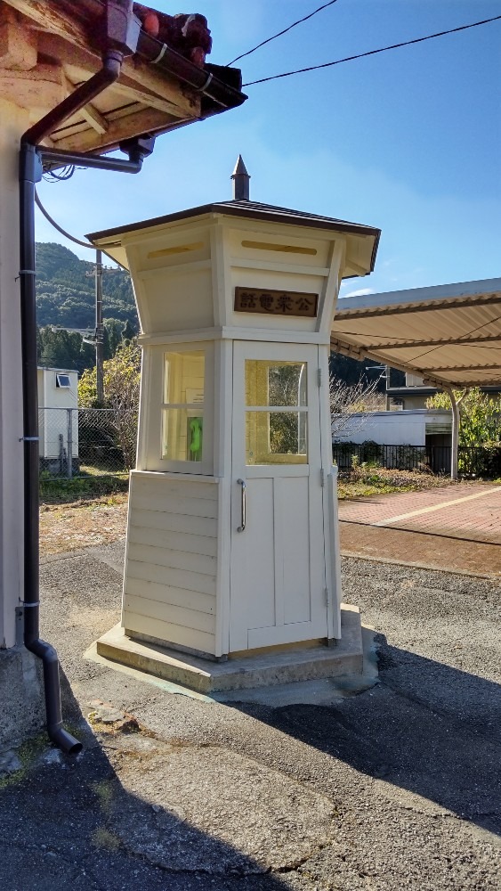 網田駅の電話ボックス