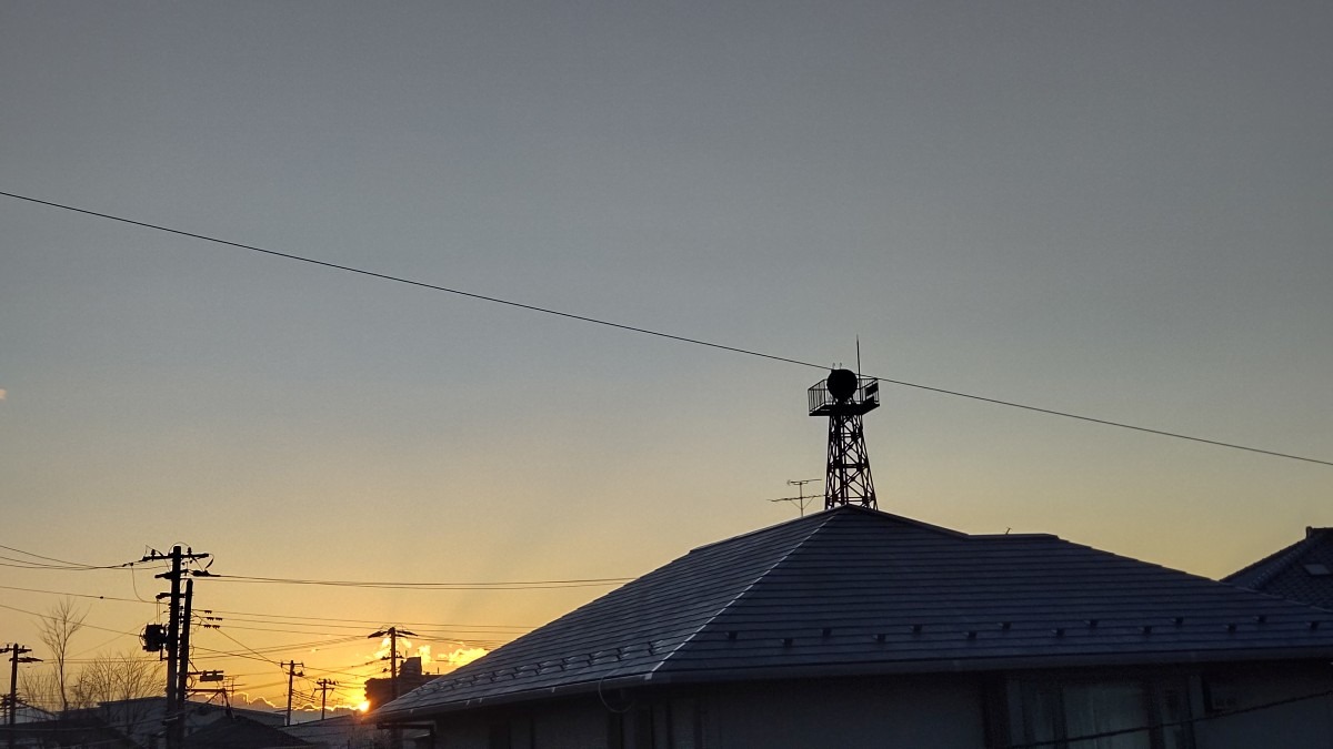 寒いけど、綺麗な朝日です。