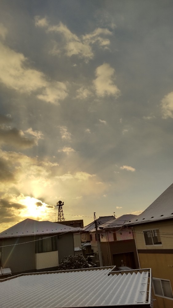 気温が低く、朝日が綺麗です。