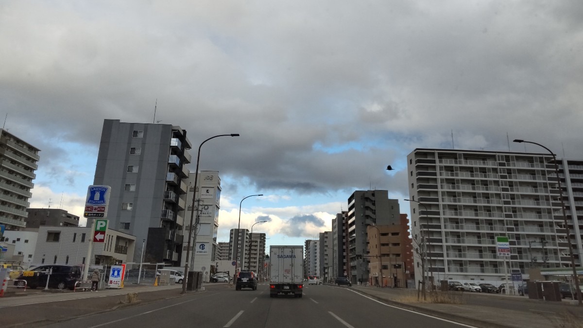 仙台ビル街の、午後の空。