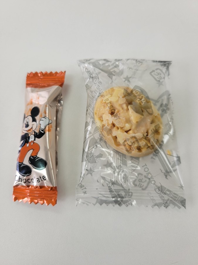 ディズニーのキャラメルとチョコを頂きました