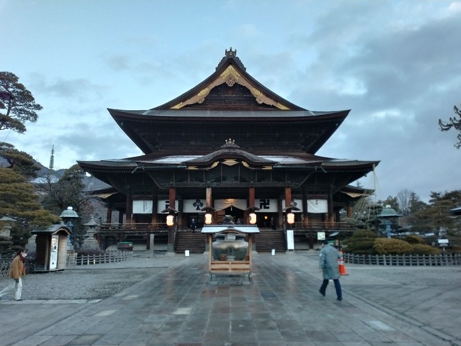 今朝(2/27)の善光寺。