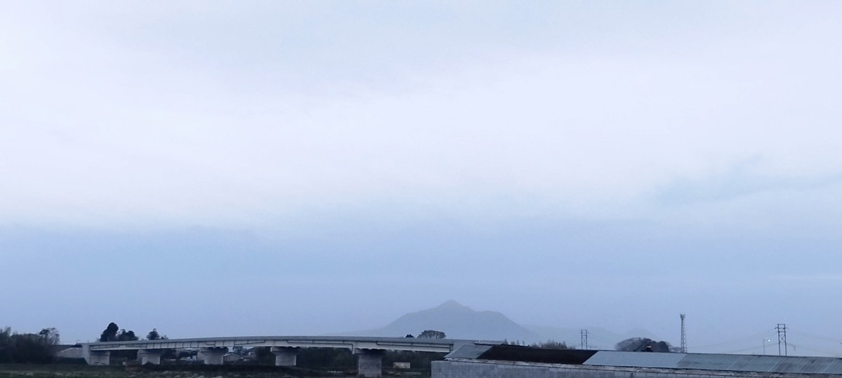 都城市（2023/3/27）今日の霧島😅（西の空）