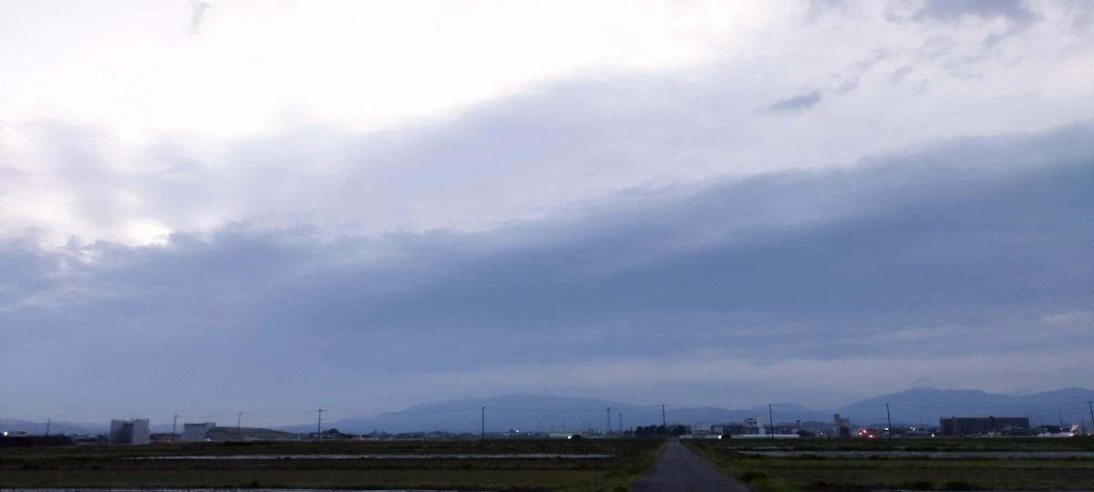 都城市（2023/3/13）今朝の朝焼け😅！（東の空）①