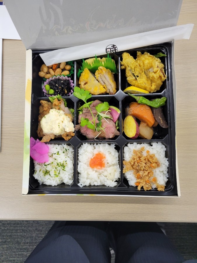 今日のランチはお弁当でした