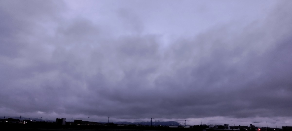 都城市（2023/3/18）今朝の朝焼け😓！（東の空）①