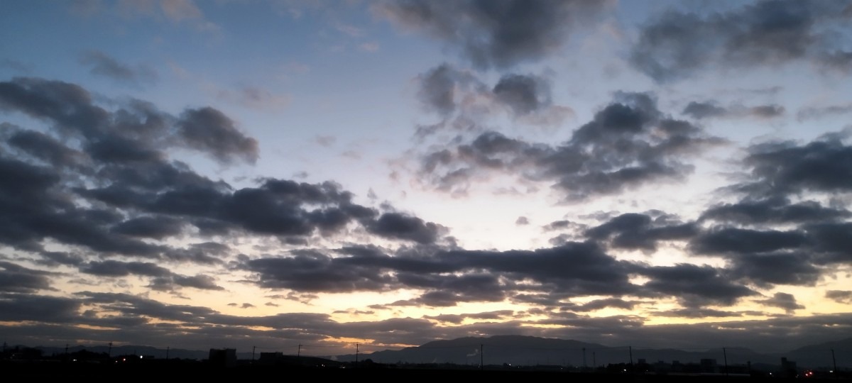 都城市（2023/3/15）今朝の朝焼け😓！（東の空）①