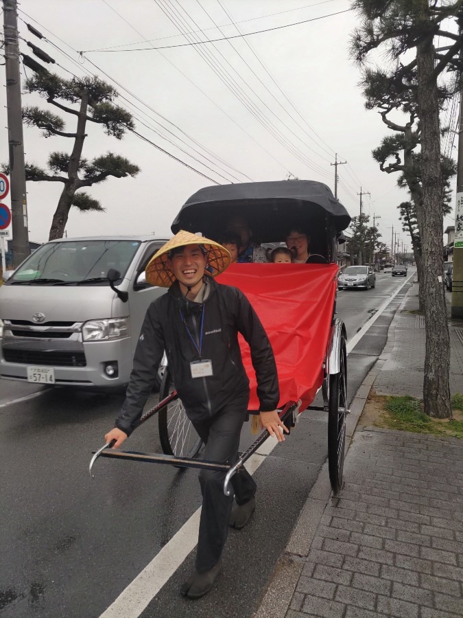 雨の日こそ人力車（笑）