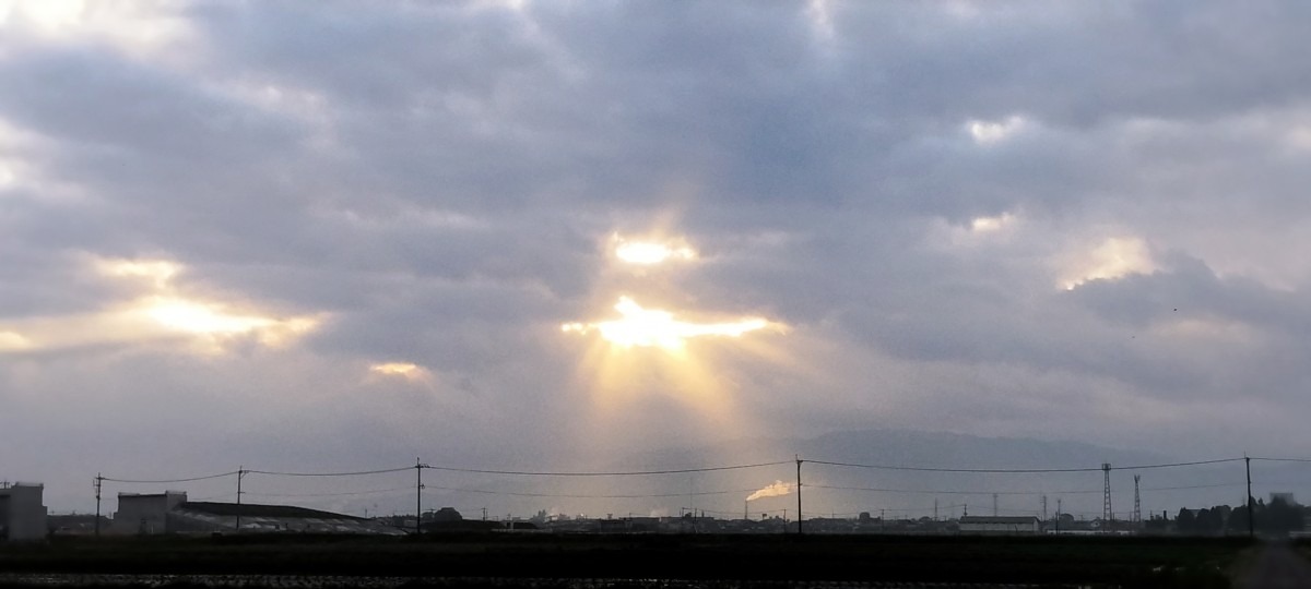 都城市（2023/4/28）今朝は曇り空😅（東の空）①