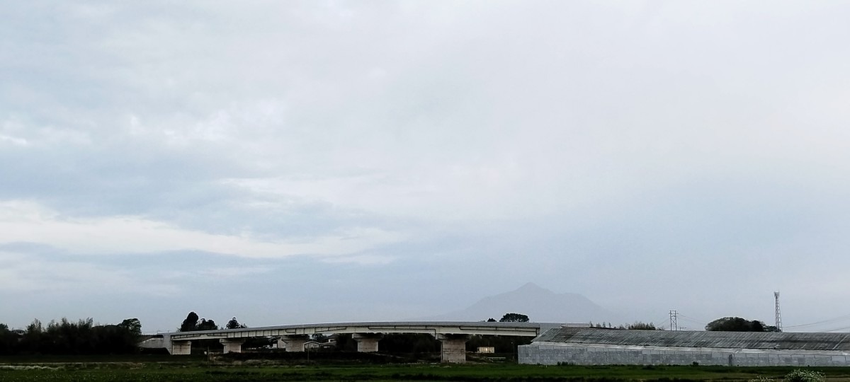 都城市（2023/4/14）今日の霧島😊（西の空）