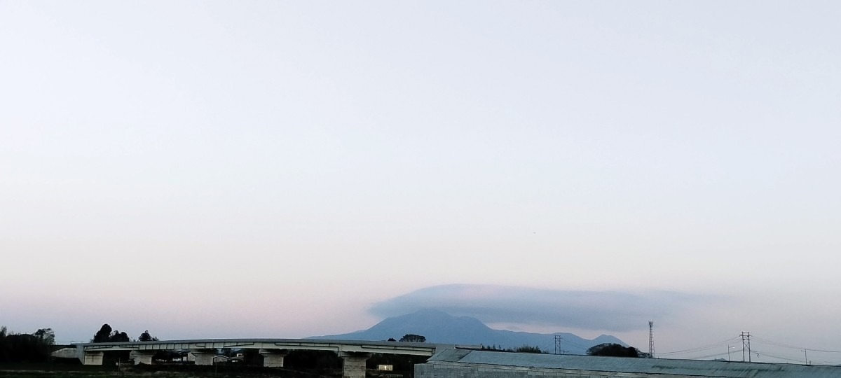 都城市（2023/4/3）今日の霧島😊（西の空）