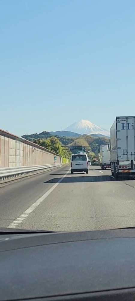 静岡→清水　今朝9時前の富士山です