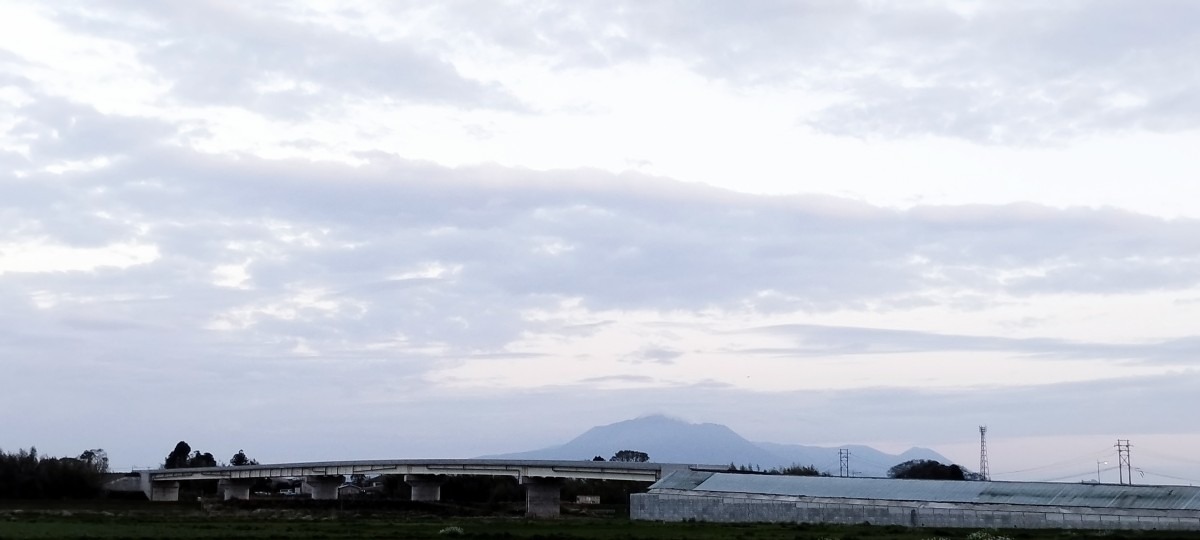 都城市（2023/4/1）今日の霧島😊（西の空）