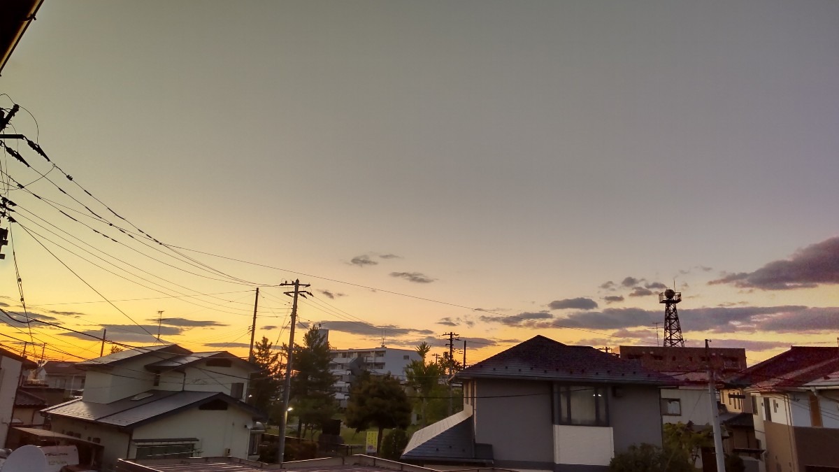 4/23、早朝の空。