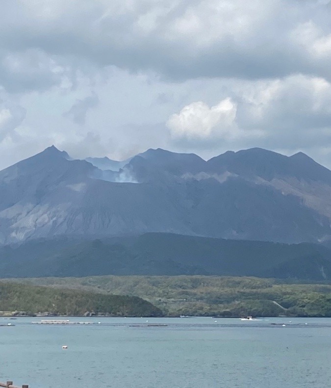 桜島の火口くち‼️