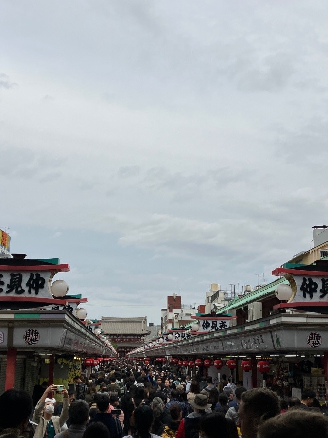 浅草寺《たくさんの人たち》