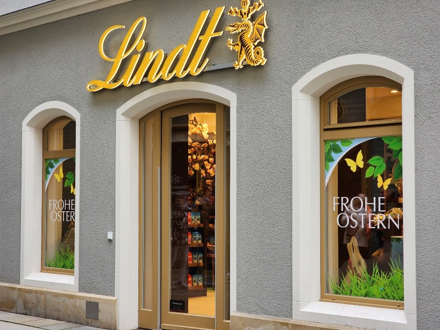 カラフルなイースター・チョコが一杯『Lindt』〜ドレスデン、ドイツ