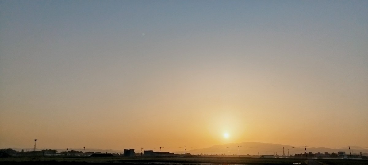 都城市（2023/4/17）今朝も晴れてます😊↗️（東の空）③