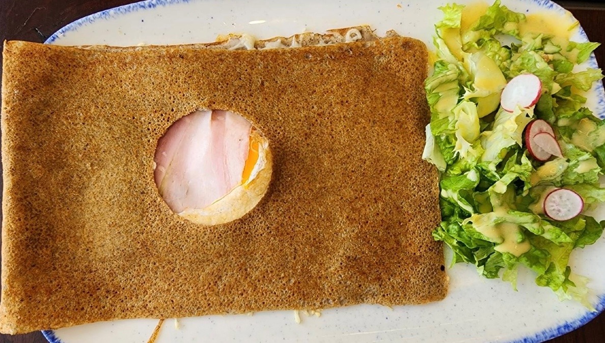 地元に愛されるガレットとクレープのレストラン『L’Atelier Artisan Crêpier』カンヌ、フランス