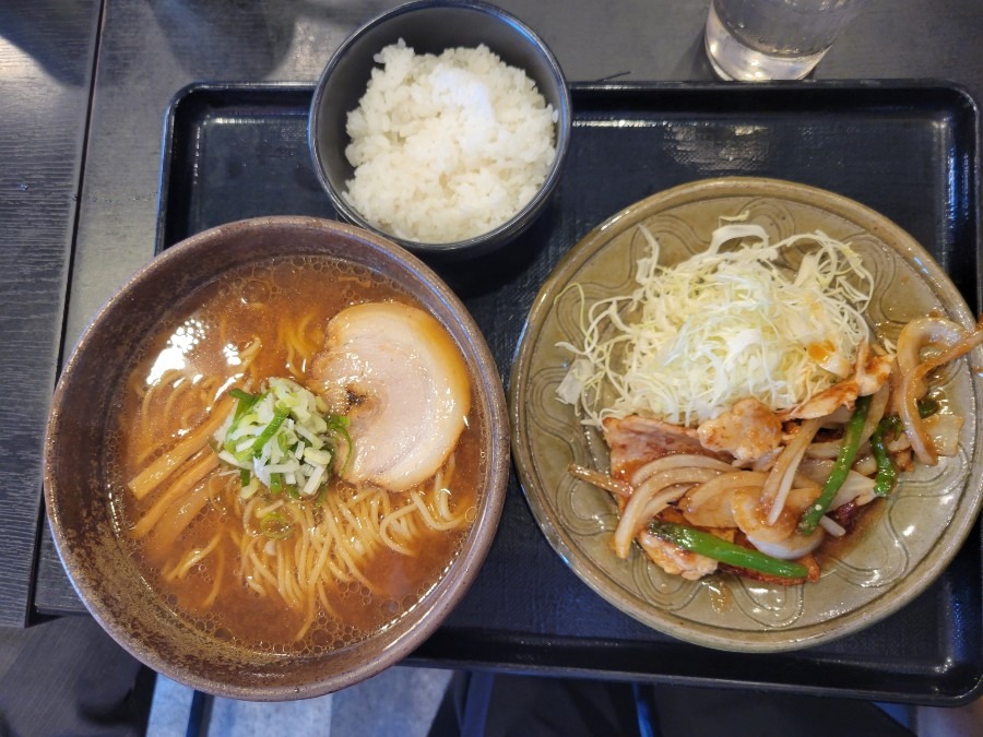 五味八珍の味噌ラーメンとしょうが焼き