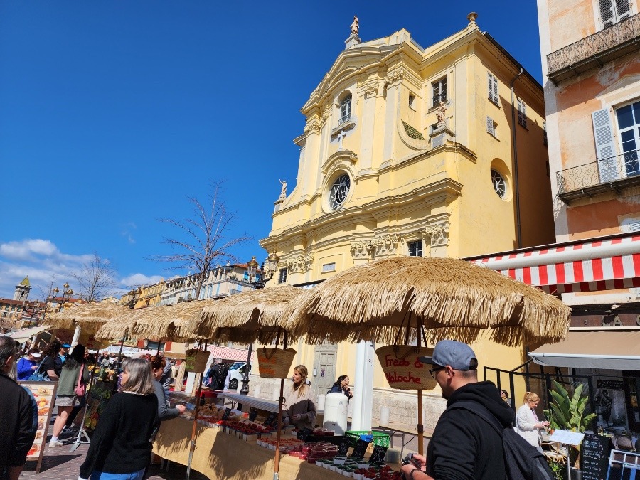 カラフルな旧市街のマルシェ『Marché Aux Fleurs Cours Saleya』〜ニース、フランス