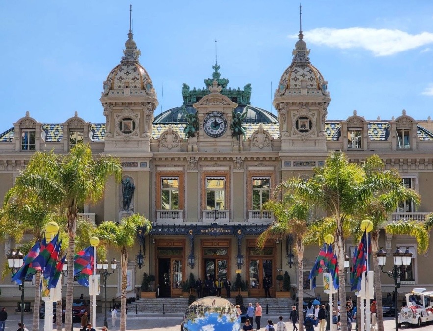 宮殿のような佇まい『Casino de Monte-Carlo』（カジノ・ド・モンテカルロ）