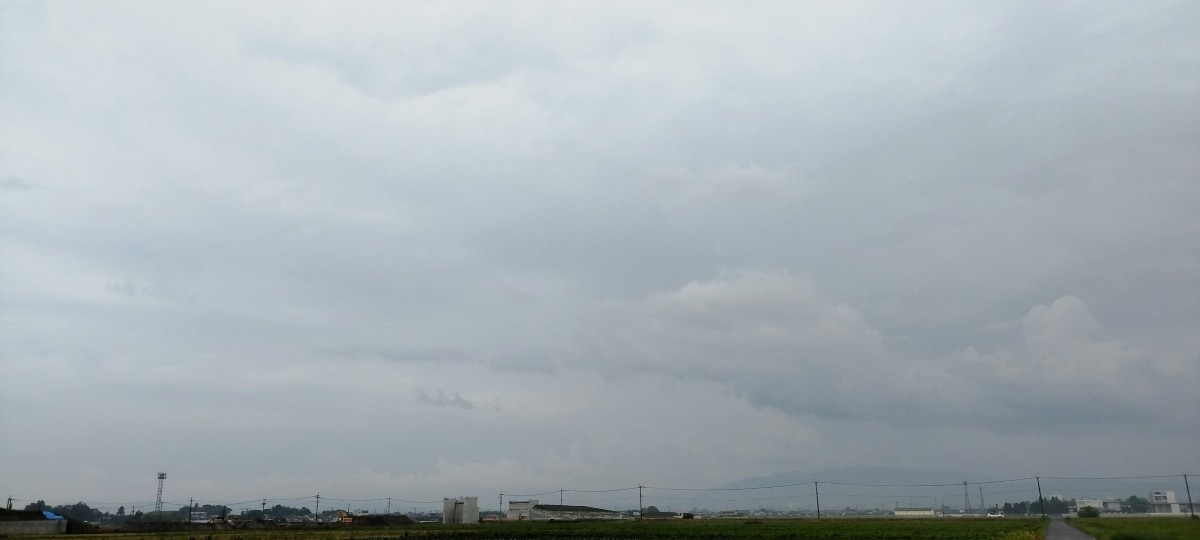 都城市（2023/5/13）今朝は雨が降ってます😓↘️（東の空）①