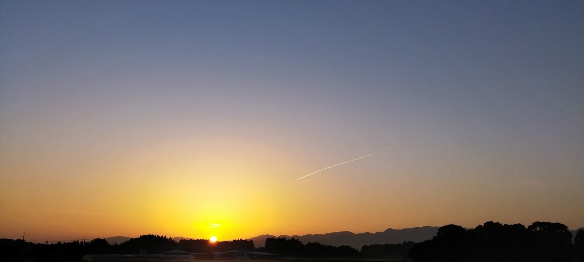 都城市（2023/5/10）今朝は晴れてます😊↗️（東の空）①