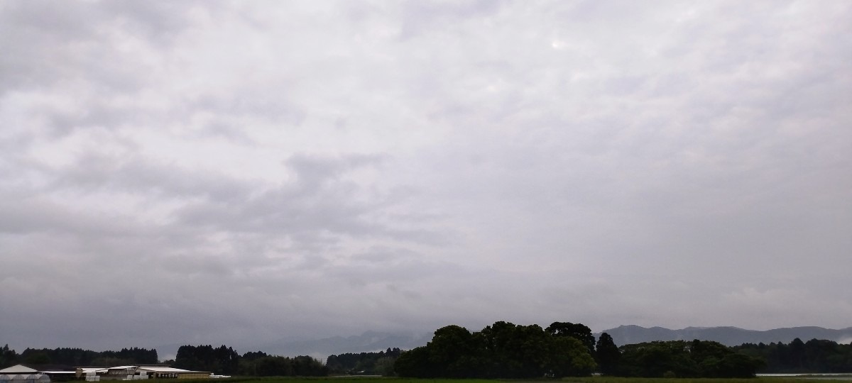 都城市（2023/5/5）今朝も曇り空😅（東の空）①