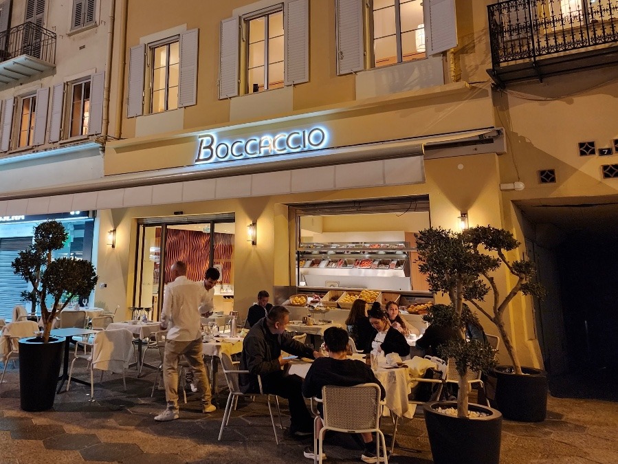 人気のシーフードレストラン『BOCCACCINO』〜ニース、フランス