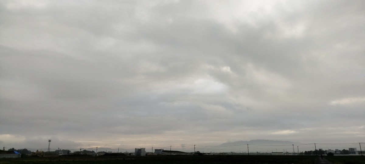 都城市（2023/5/20）今朝は曇り空😅？（東の空）①