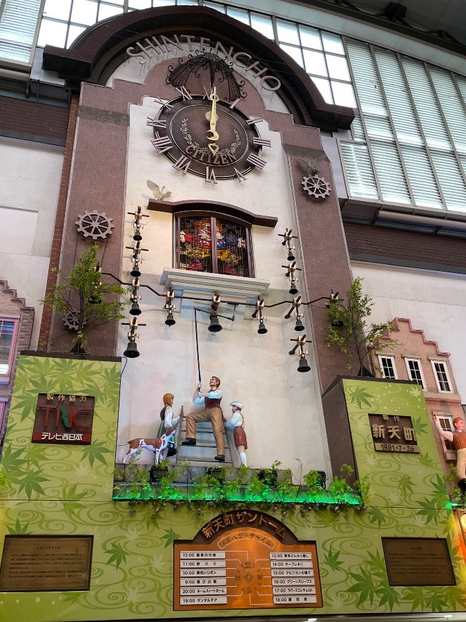 天神商店街の大きな時計台