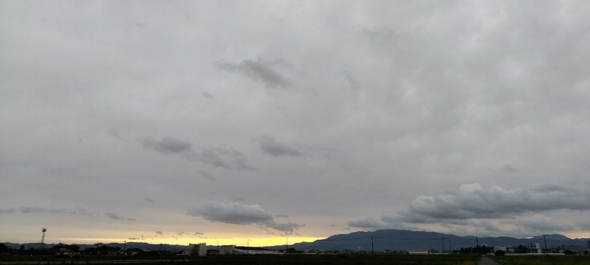 都城市（2023/5/18）今朝は曇り空😅？（東の空）②