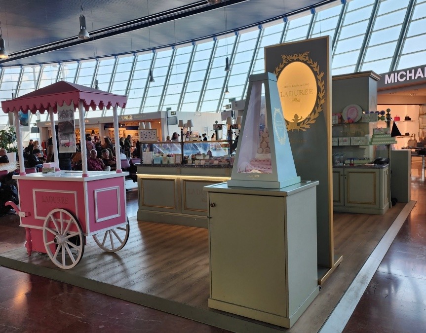 ニース空港〜マカロンでフランス気分『Ladurée』 (ラデュレ)