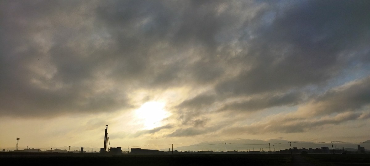 都城市（2023/6/7）今朝は曇り空です😅↗️（東の空）①