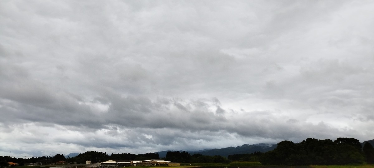 都城市（2023/6/21）今朝は雨が降ってます😓（東の空）①