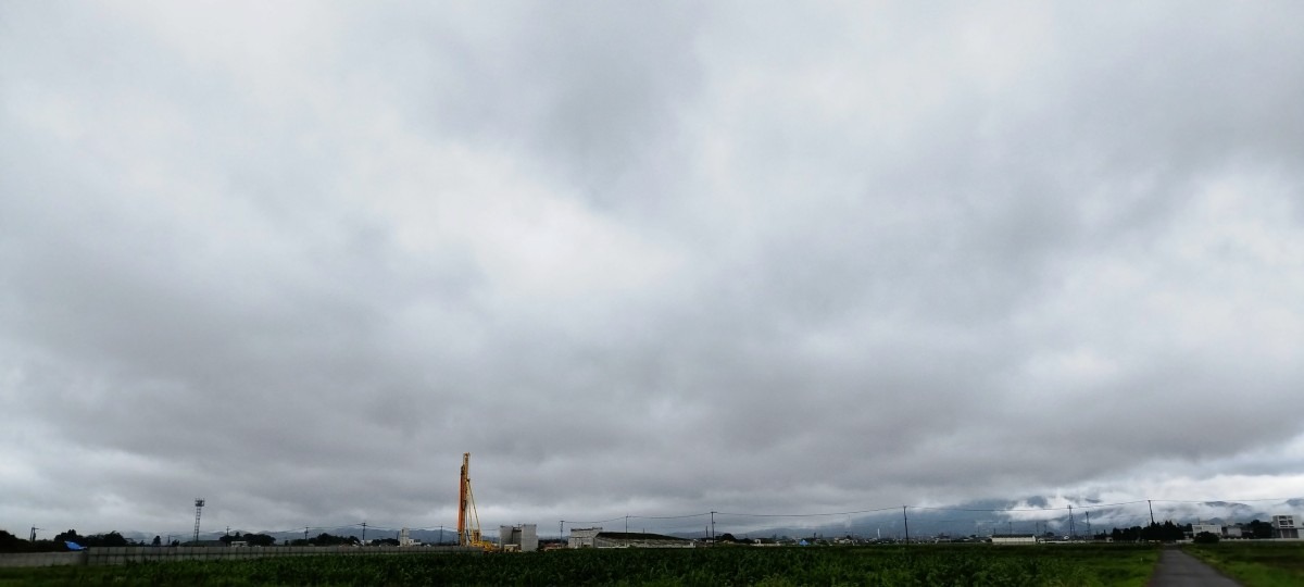 都城市（2023/6/14）今朝は曇りです😅（東の空）①