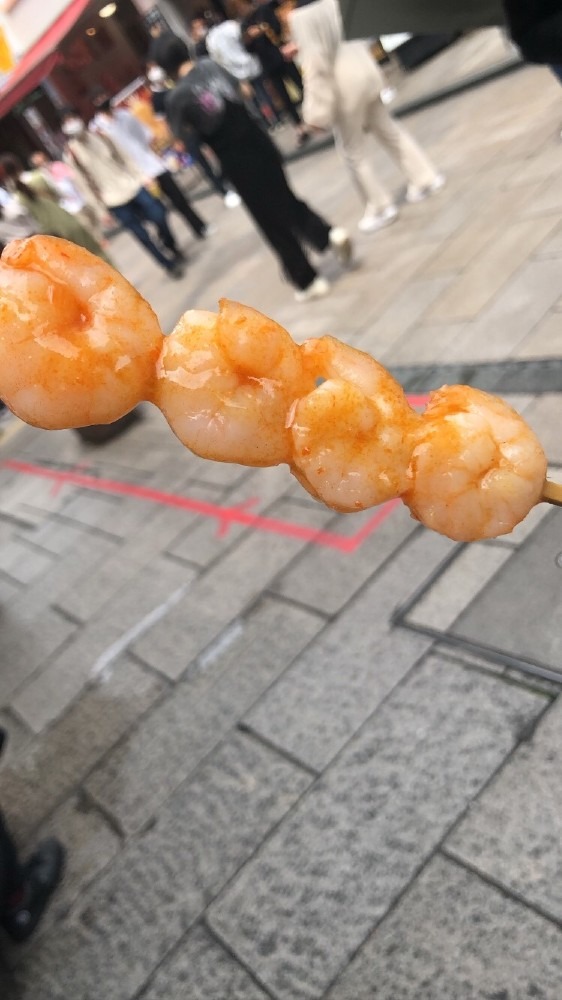 横浜　中華街　えびの串焼き