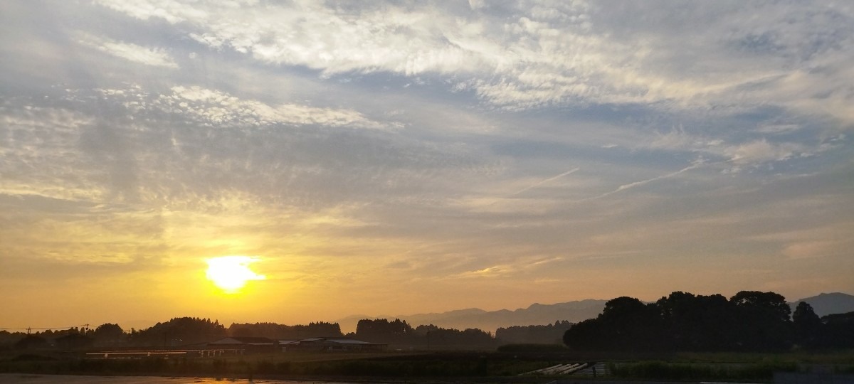 都城市（2023/6/20）今朝は晴れてます😊（東の空）①