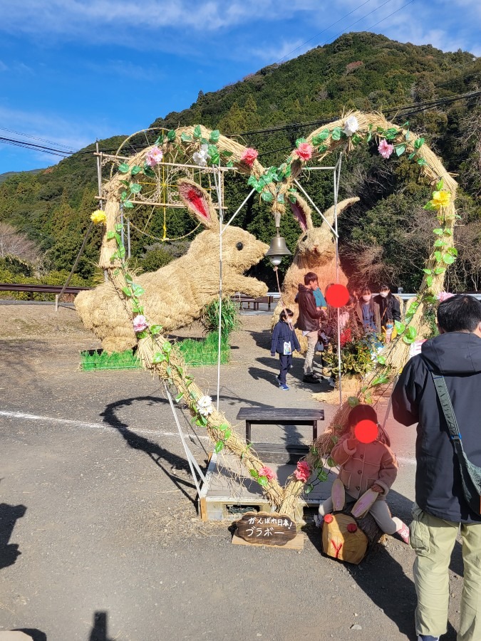 藁で作られた今年の干支の兎