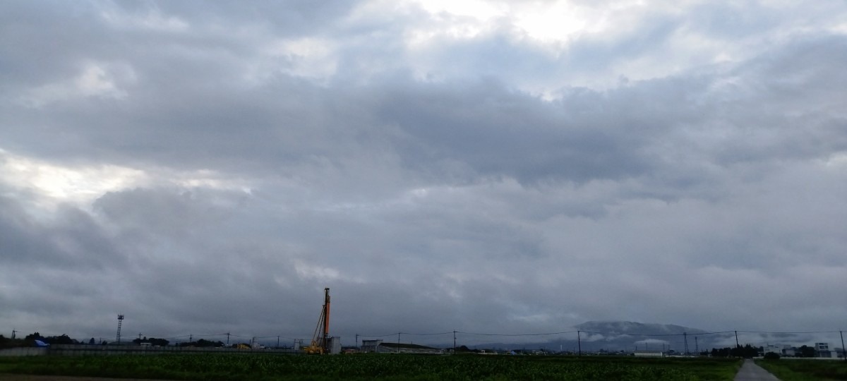 都城市（2023/6/12）今朝は雨です😓↘️（東の空）①